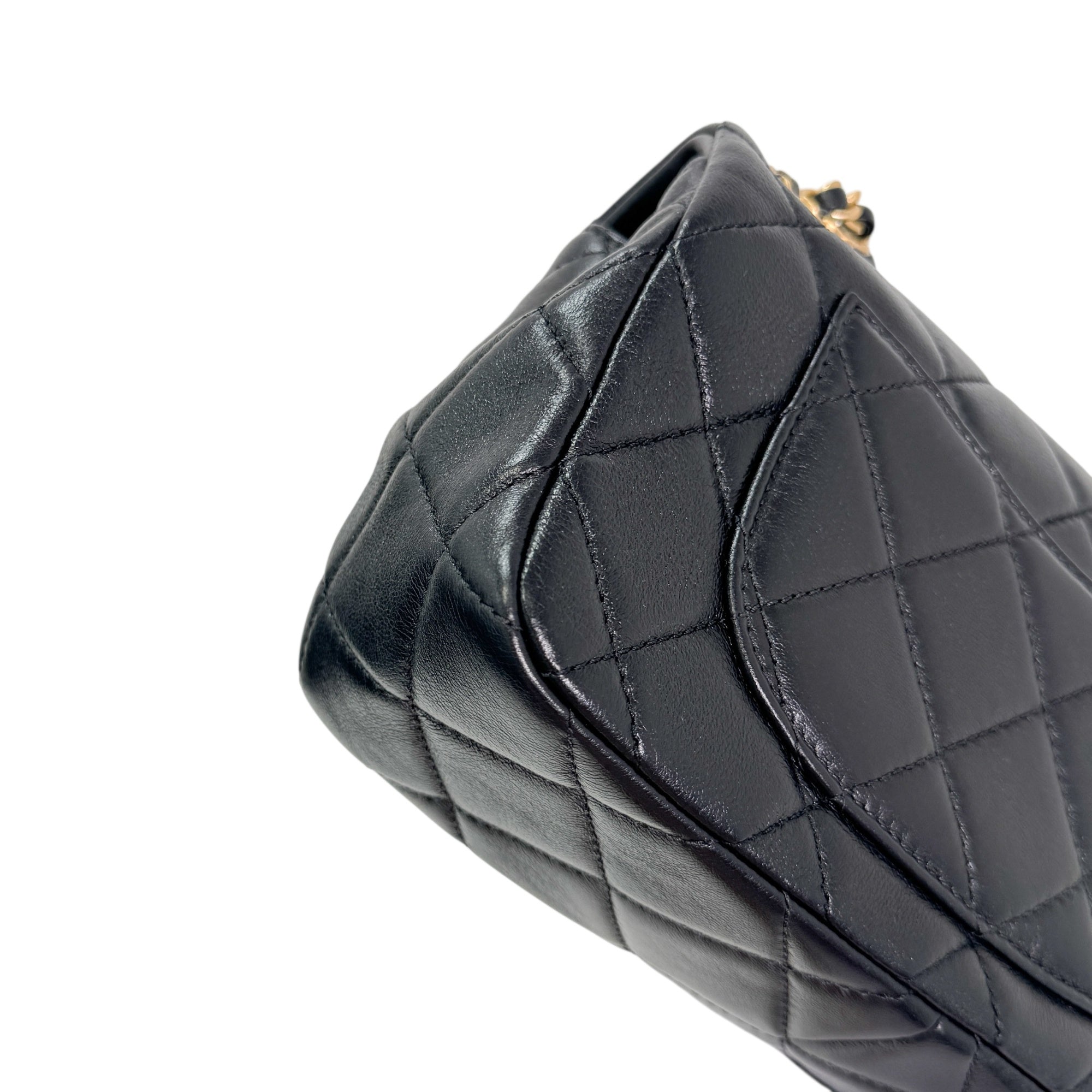 シャネル チェーンショルダーバッグ ミニフラップ マトラッセ ココマーク レザー AS4780 SAランク