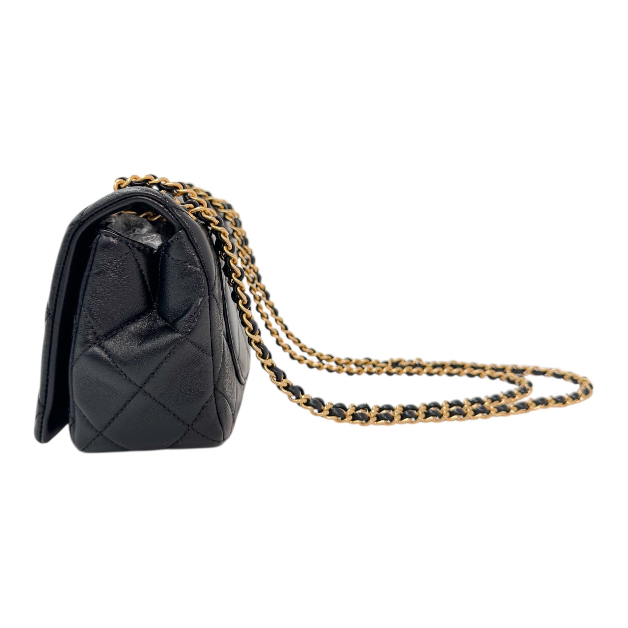 シャネル チェーンショルダーバッグ ミニフラップ マトラッセ ココマーク レザー AS4780 SAランク