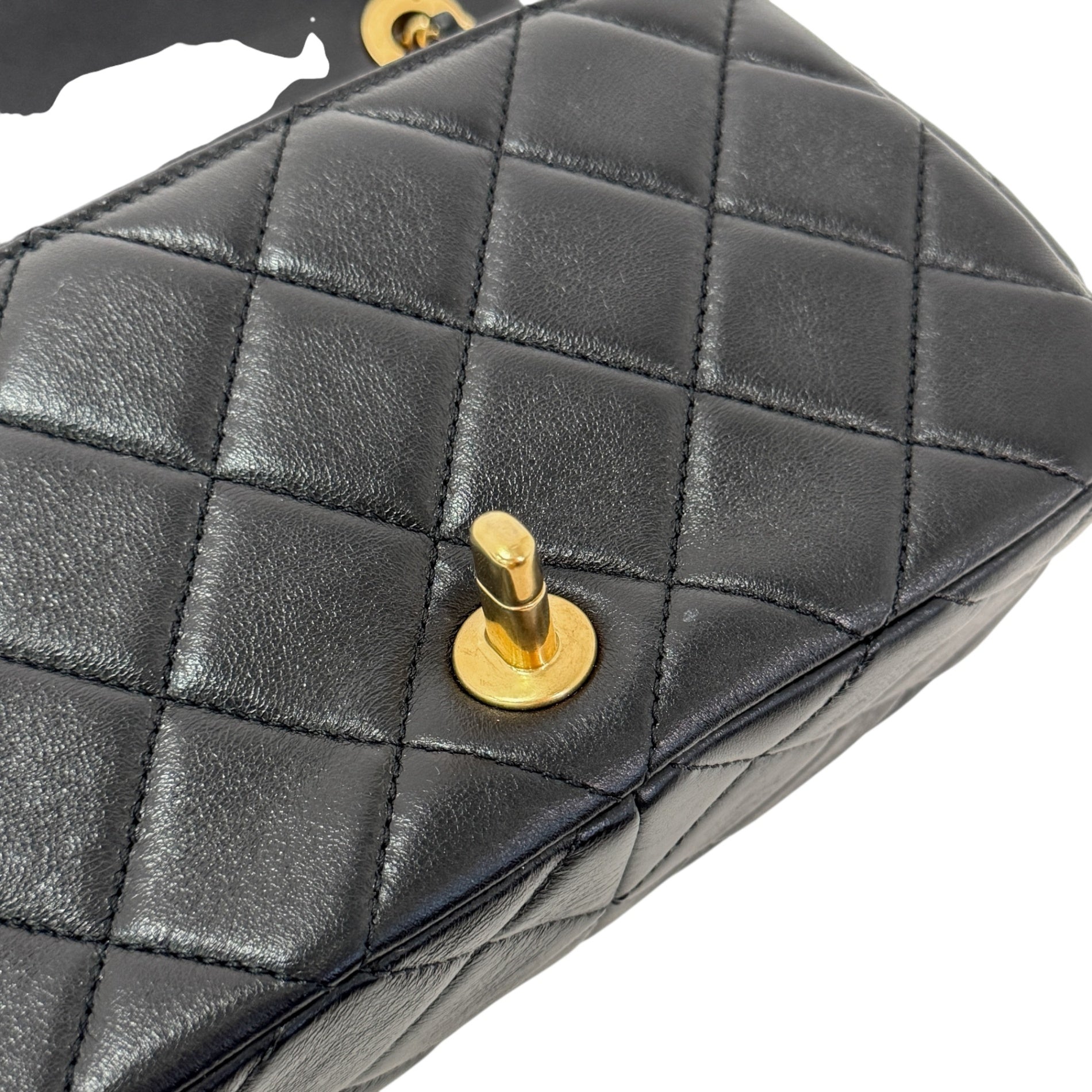 シャネル チェーンショルダーバッグ ミニフラップ マトラッセ ココマーク レザー AS4780 SAランク