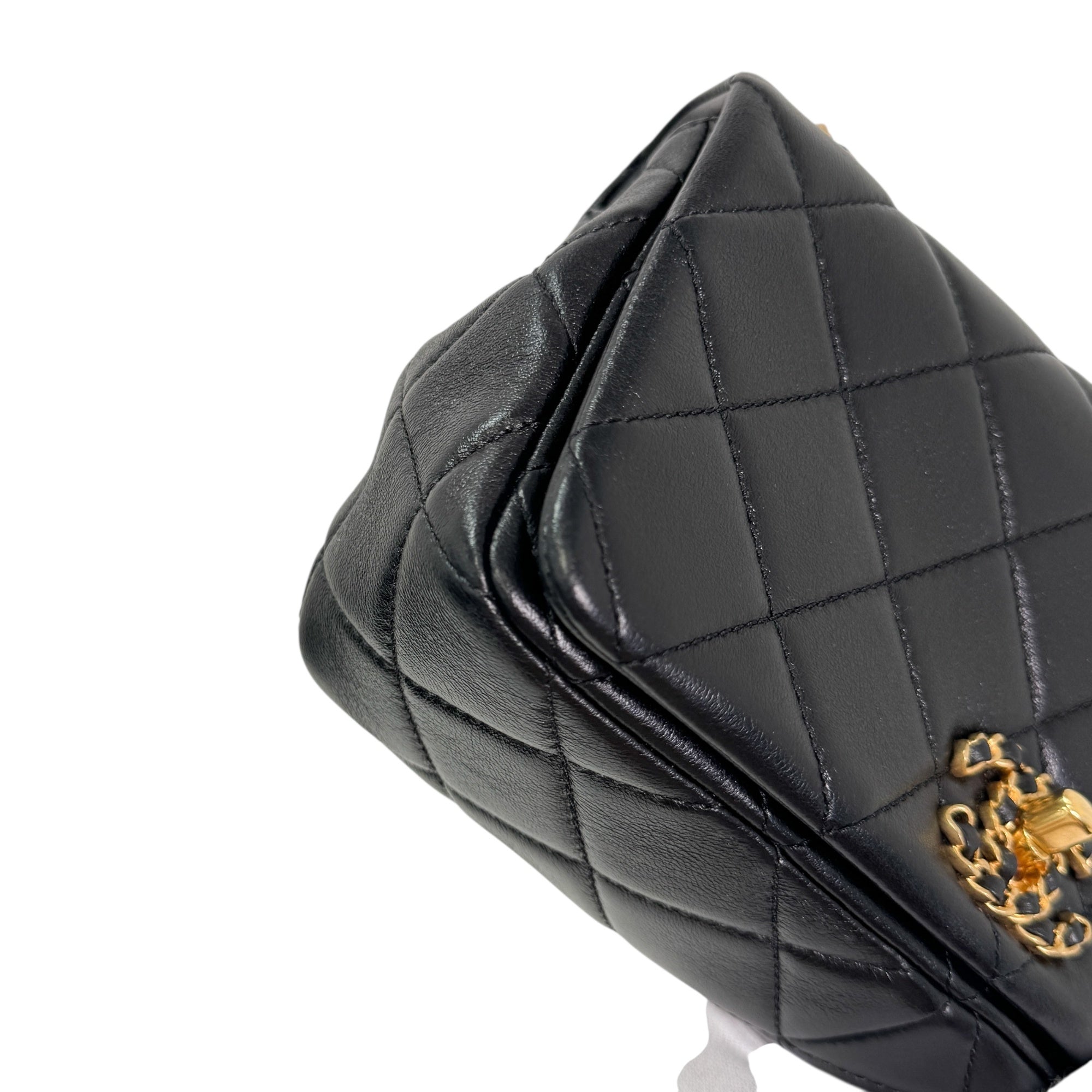 シャネル チェーンショルダーバッグ ミニフラップ マトラッセ ココマーク レザー AS4780 SAランク