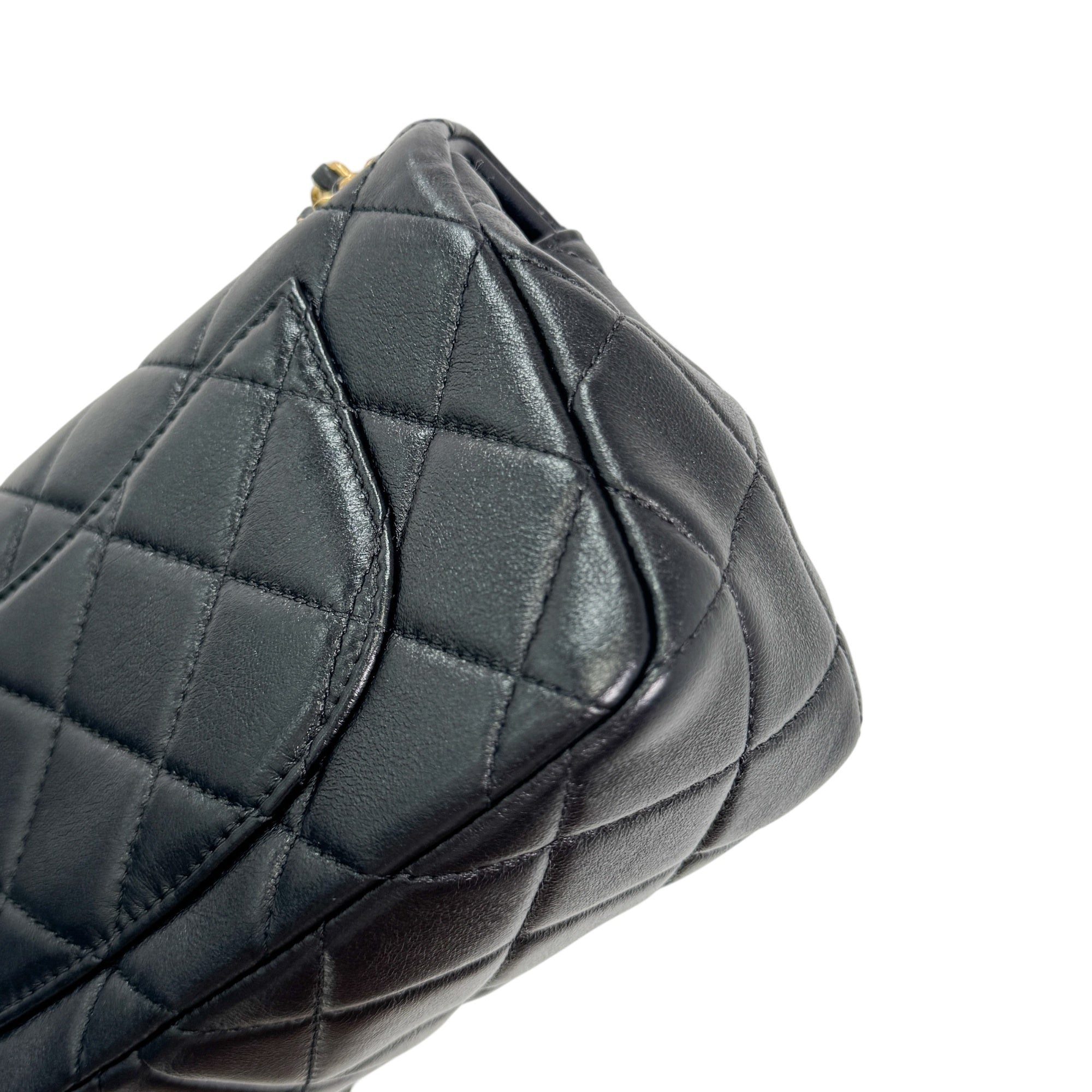 シャネル チェーンショルダーバッグ ミニフラップ マトラッセ ココマーク レザー AS4780 SAランク