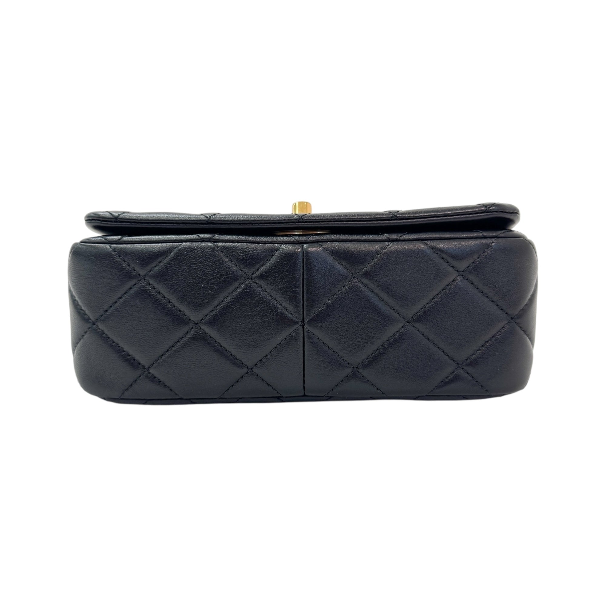 シャネル チェーンショルダーバッグ ミニフラップ マトラッセ ココマーク レザー AS4780 SAランク