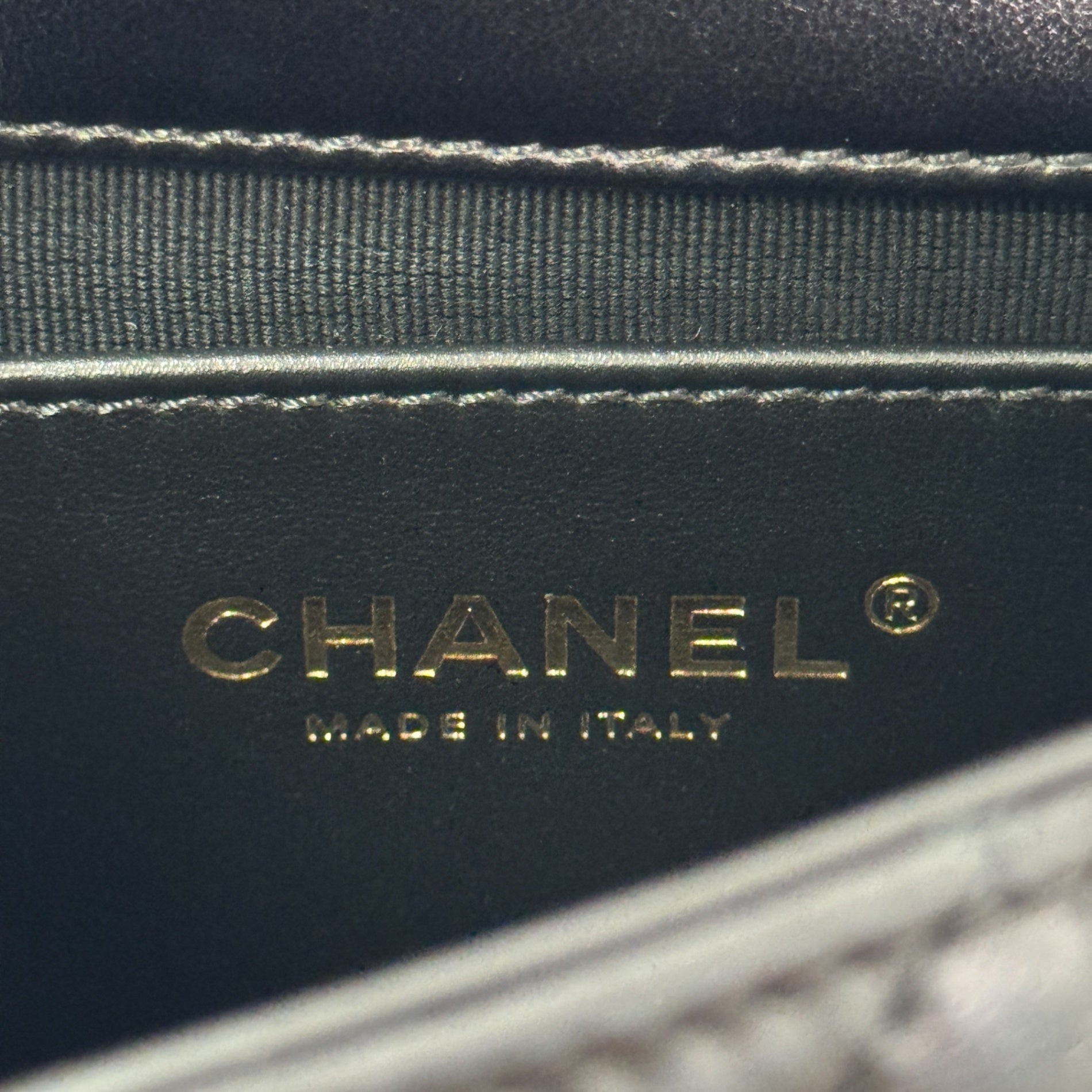 シャネル チェーンショルダーバッグ ミニフラップ マトラッセ ココマーク レザー AS4780 SAランク