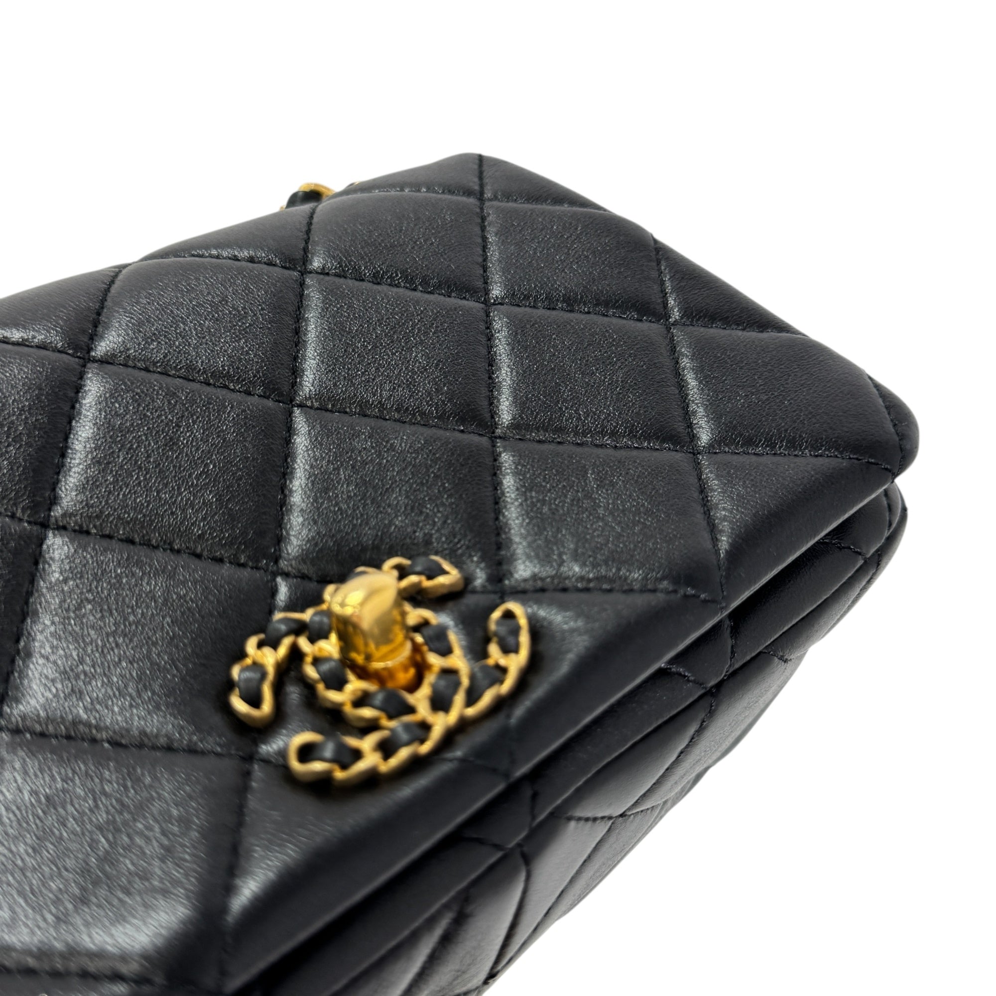 シャネル チェーンショルダーバッグ ミニフラップ マトラッセ ココマーク レザー AS4780 SAランク