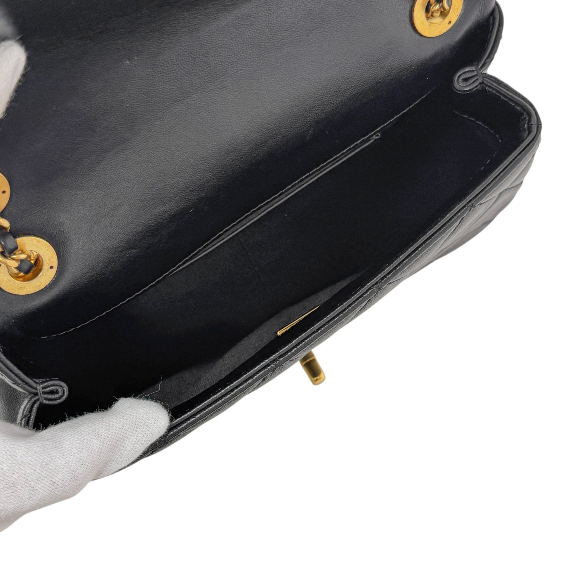 シャネル チェーンショルダーバッグ ミニフラップ マトラッセ ココマーク レザー AS4780 SAランク