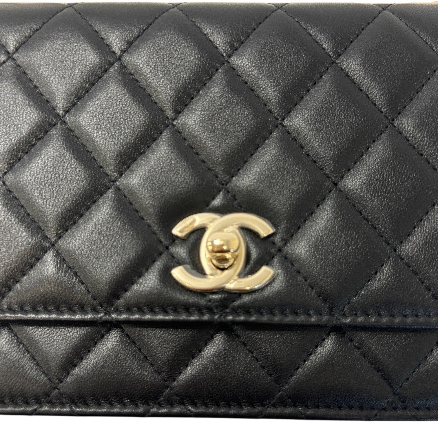 シャネル　トレンディCC ラムスキン　チェーンウォレット　ブラック　ゴールド金具